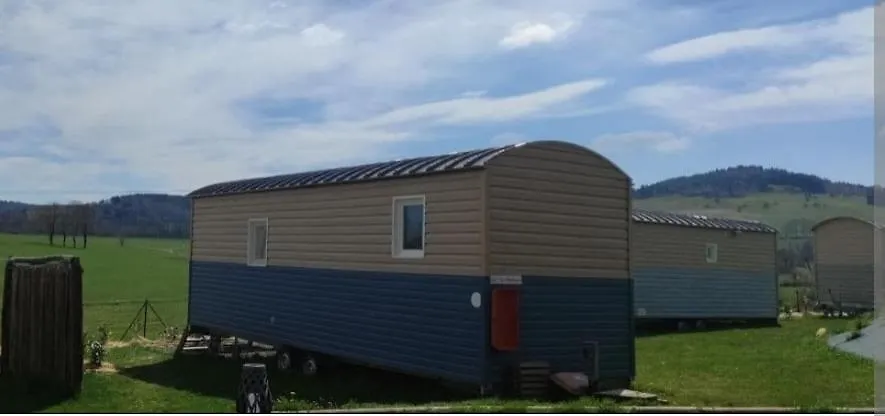 Logement Insolite Au Coeur De L'Auvergne Rochefort-Montagne Campingplatz