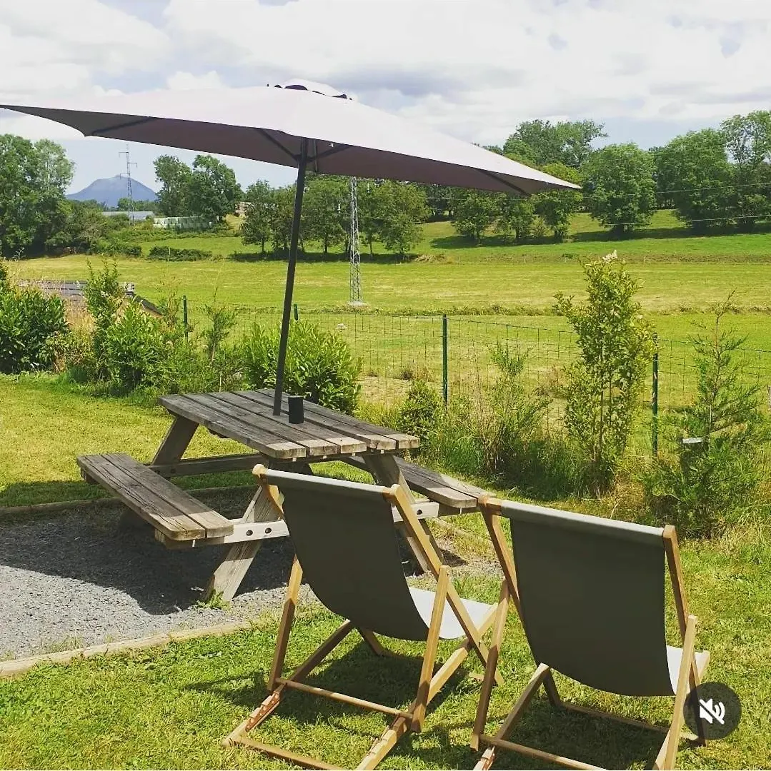 Campingplatz Logement Insolite Au Coeur De L'Auvergne Rochefort-Montagne