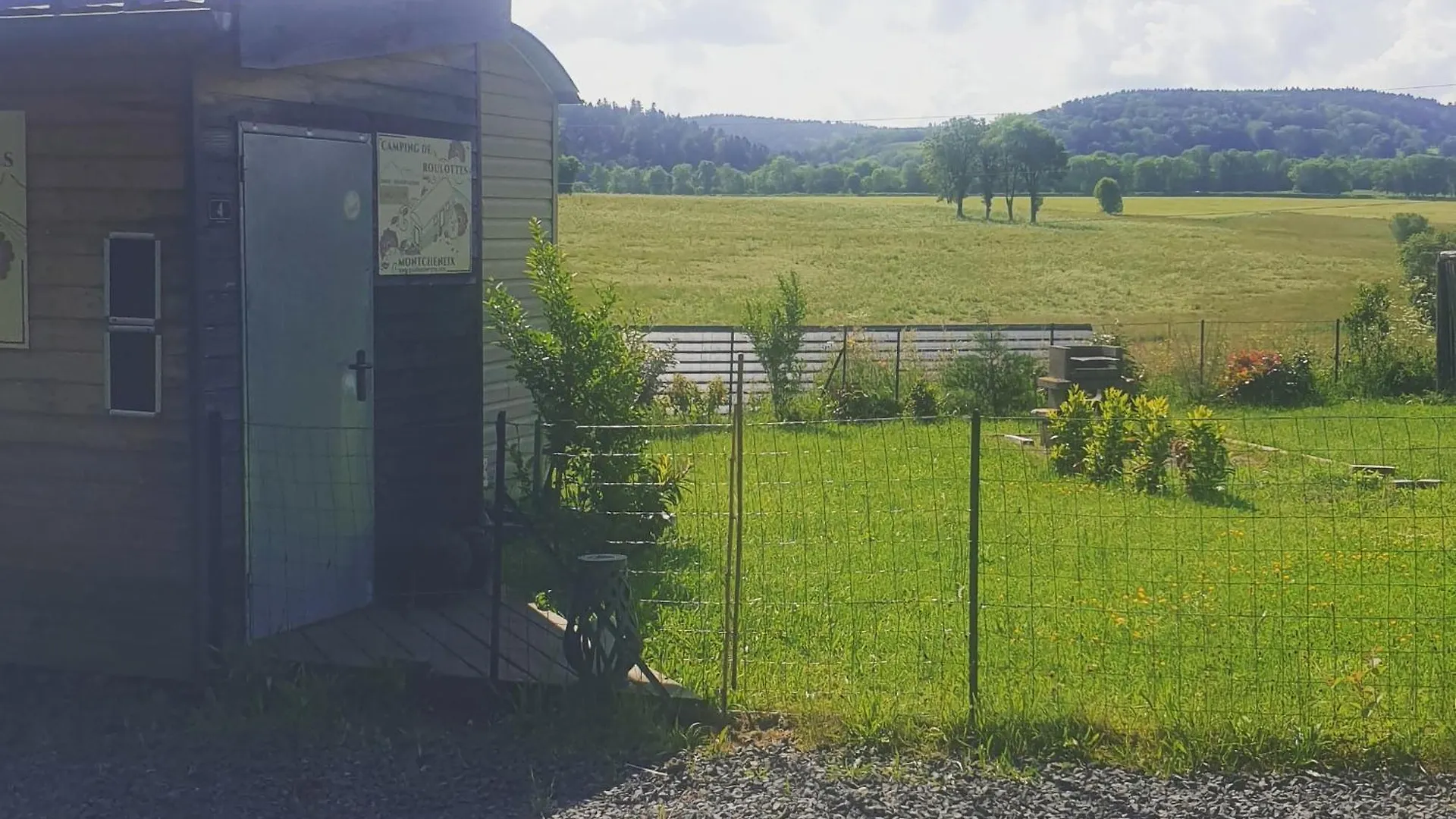 Campingplatz Logement Insolite Au Coeur De L'Auvergne Rochefort-Montagne