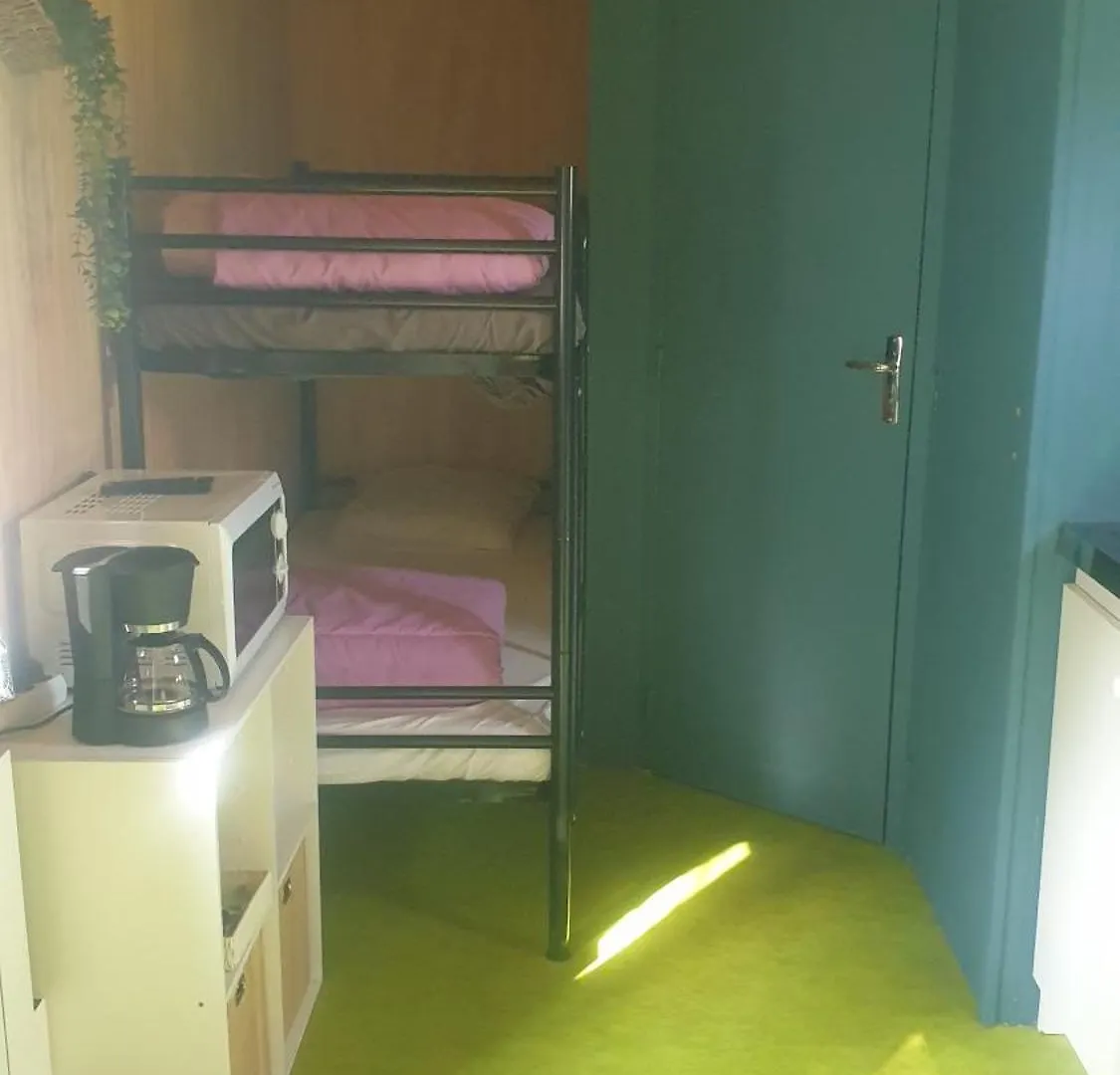 Logement Insolite Au Coeur De L'Auvergne Rochefort-Montagne Campingplatz